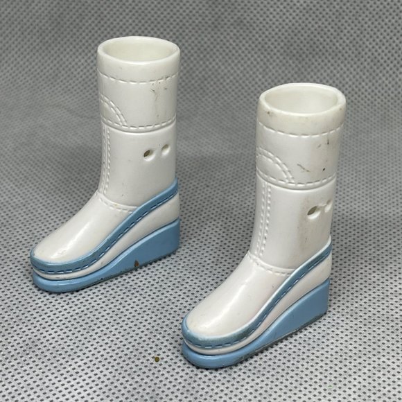 MGA Bratz Doll Pair Feet Shoes White & Light Blue Snow Boots - Picture 2 of 3
